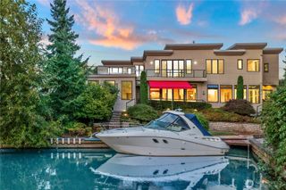 2 Crescent Key SE, Bellevue, WA 98006