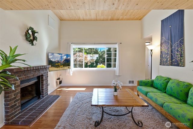 4325 152nd Street SW, Lynnwood, WA 98087