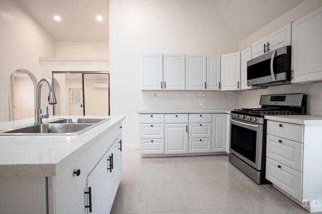 716 Curtis Drive, Bakersfield, CA 93307