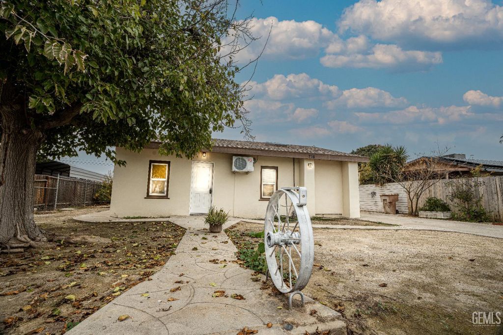 716 Curtis Drive, Bakersfield, CA 93307