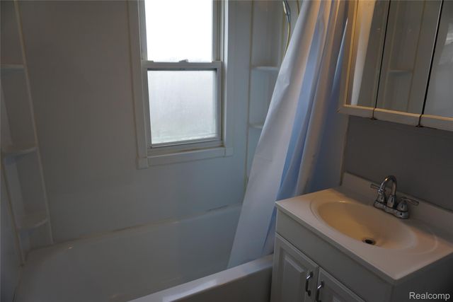 1713 Austin Avenue, Lincoln Park, MI 48146