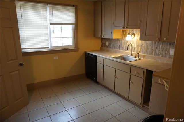 1713 Austin Avenue, Lincoln Park, MI 48146