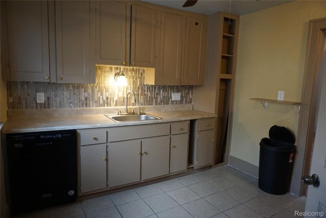 1713 Austin Avenue, Lincoln Park, MI 48146