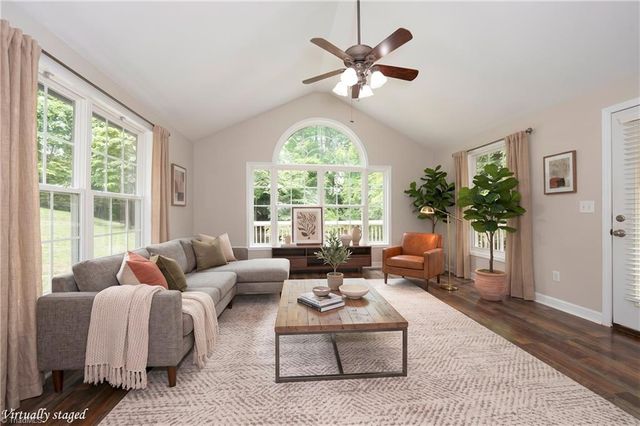 6175 La Crosse Court, Clemmons, NC 27012