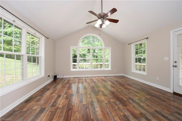 6175 La Crosse Court, Clemmons, NC 27012