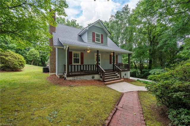 6175 La Crosse Court, Clemmons, NC 27012