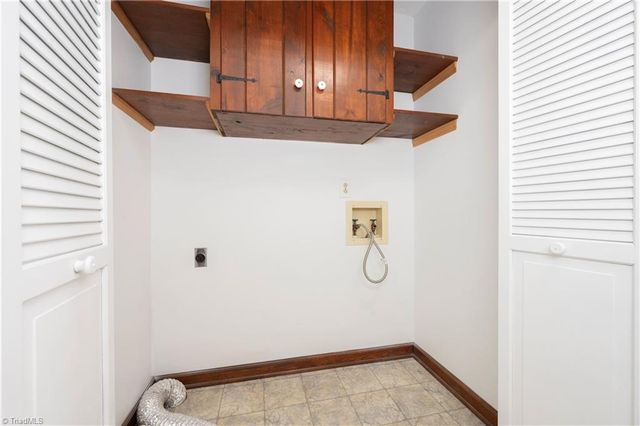 6175 La Crosse Court, Clemmons, NC 27012