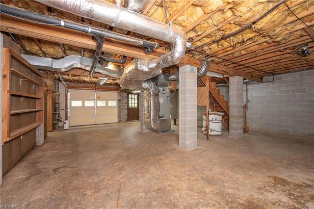 6175 La Crosse Court, Clemmons, NC 27012