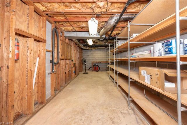 6175 La Crosse Court, Clemmons, NC 27012