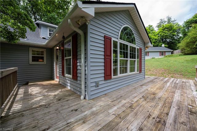 6175 La Crosse Court, Clemmons, NC 27012