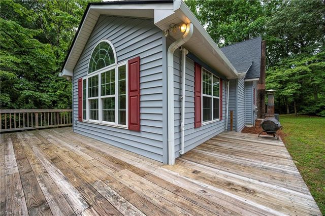 6175 La Crosse Court, Clemmons, NC 27012