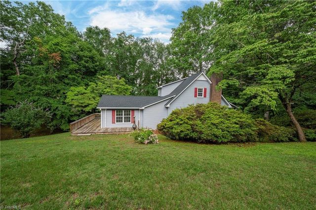 6175 La Crosse Court, Clemmons, NC 27012
