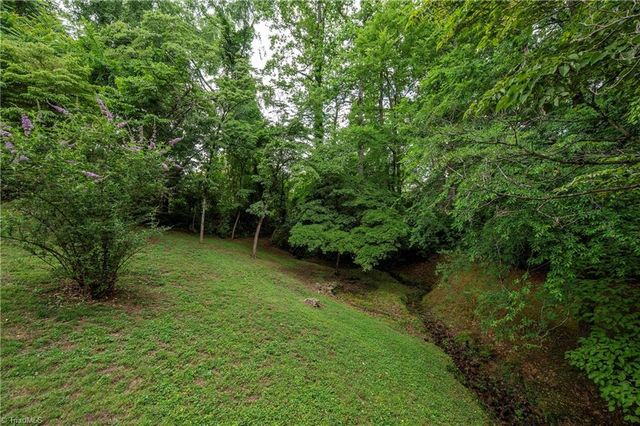 6175 La Crosse Court, Clemmons, NC 27012