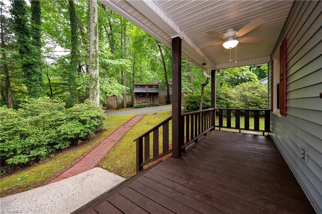 6175 La Crosse Court, Clemmons, NC 27012