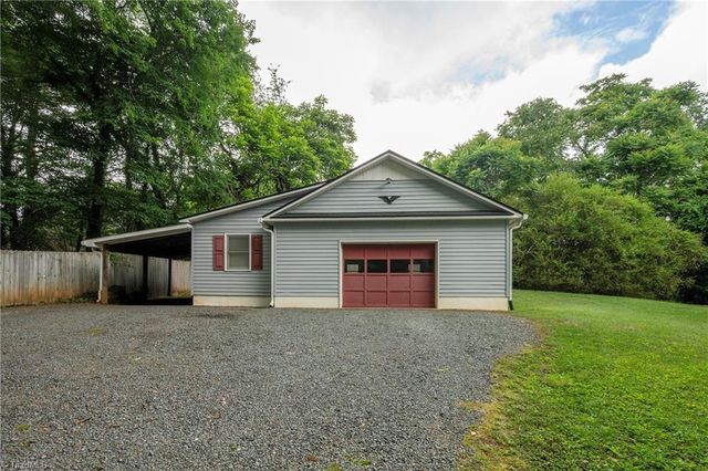 6175 La Crosse Court, Clemmons, NC 27012