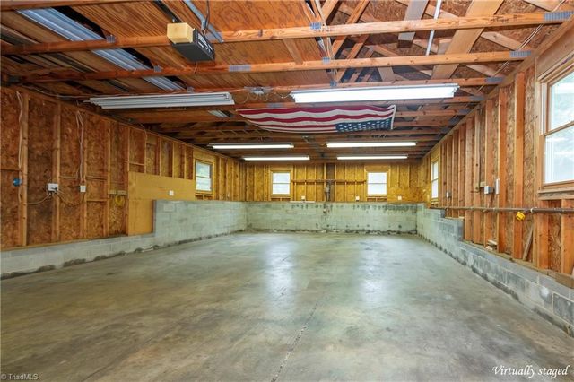 6175 La Crosse Court, Clemmons, NC 27012