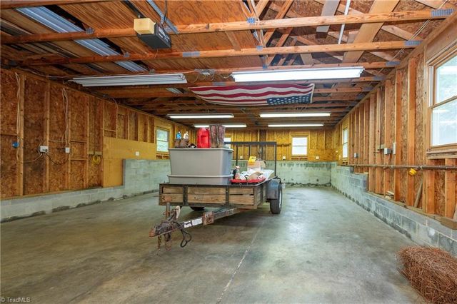 6175 La Crosse Court, Clemmons, NC 27012