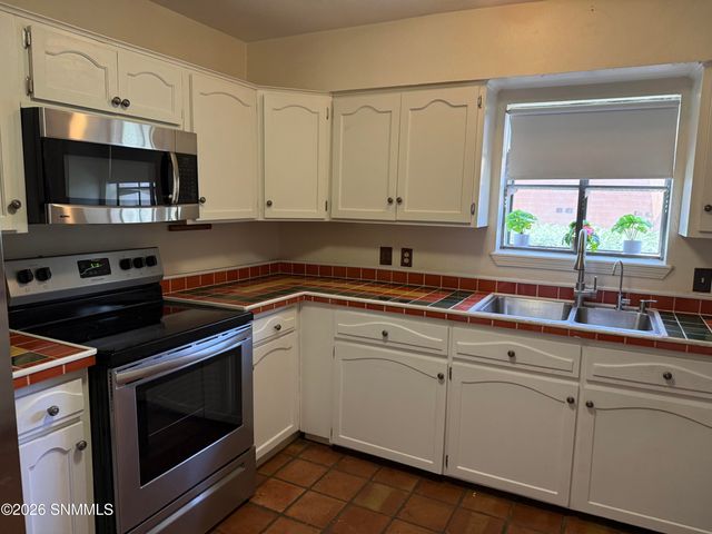 136 Feather Moon Drive, Santa Teresa, NM 88008