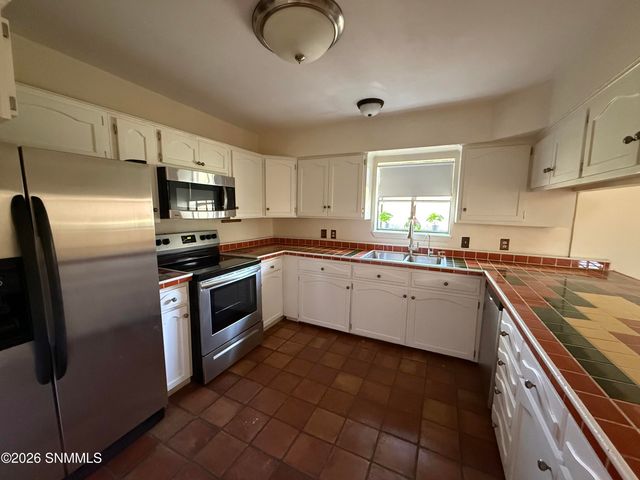 136 Feather Moon Drive, Santa Teresa, NM 88008