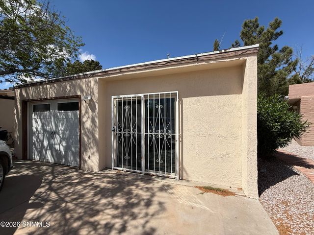 136 Feather Moon Drive, Santa Teresa, NM 88008