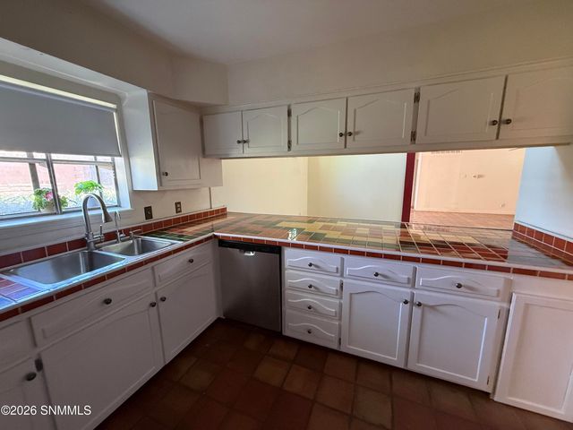 136 Feather Moon Drive, Santa Teresa, NM 88008