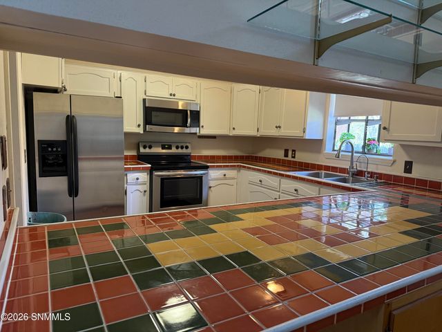 136 Feather Moon Drive, Santa Teresa, NM 88008