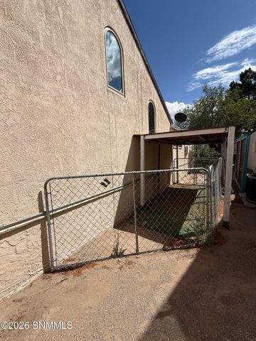136 Feather Moon Drive, Santa Teresa, NM 88008