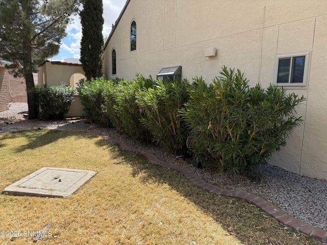 136 Feather Moon Drive, Santa Teresa, NM 88008