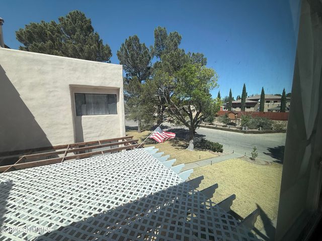 136 Feather Moon Drive, Santa Teresa, NM 88008