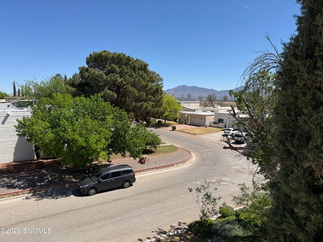 136 Feather Moon Drive, Santa Teresa, NM 88008