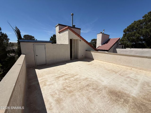 136 Feather Moon Drive, Santa Teresa, NM 88008