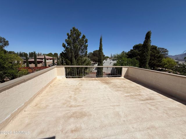 136 Feather Moon Drive, Santa Teresa, NM 88008