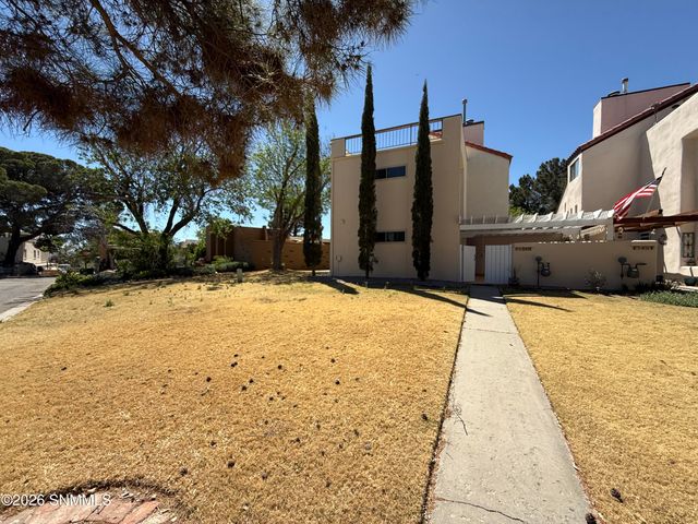 136 Feather Moon Drive, Santa Teresa, NM 88008