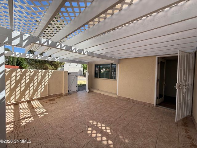 136 Feather Moon Drive, Santa Teresa, NM 88008