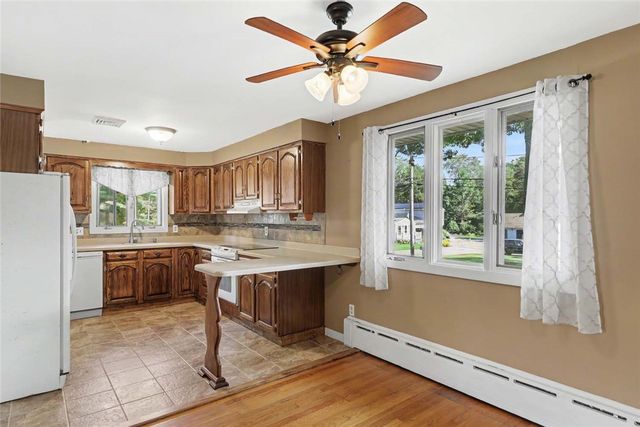 47 Restful Valley Road, Tiverton, RI 02878
