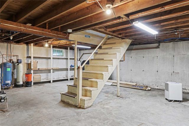 47 Restful Valley Road, Tiverton, RI 02878