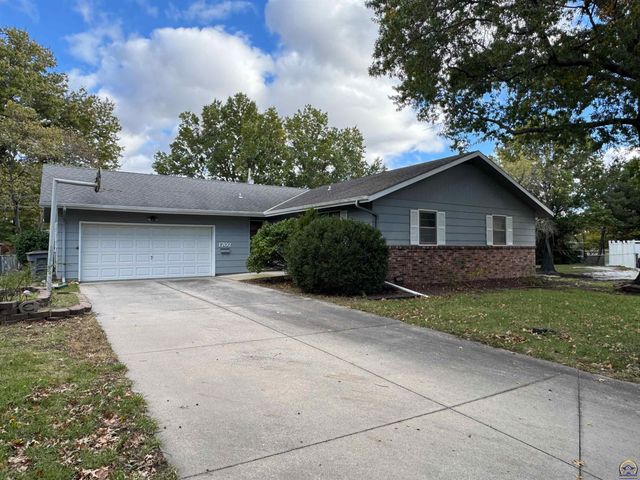 1702 Trowman Way, Emporia, KS 66801