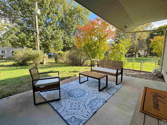 1702 Trowman Way, Emporia, KS 66801