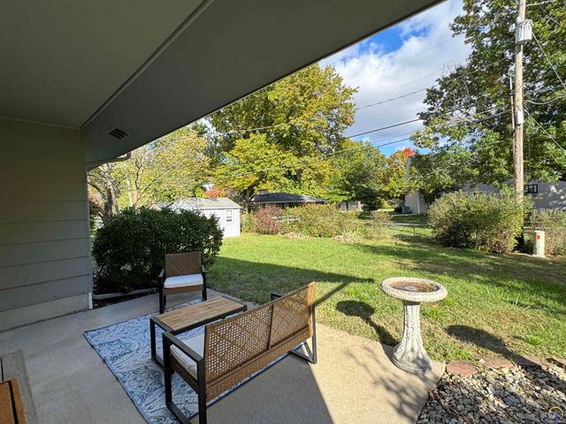 1702 Trowman Way, Emporia, KS 66801