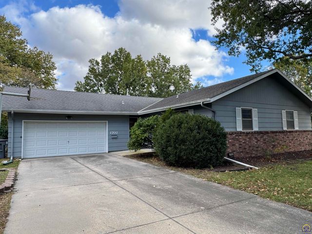 1702 Trowman Way, Emporia, KS 66801