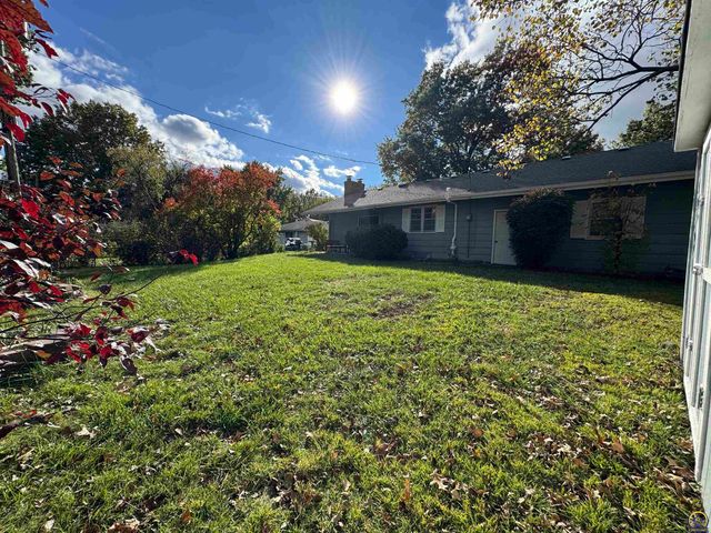 1702 Trowman Way, Emporia, KS 66801