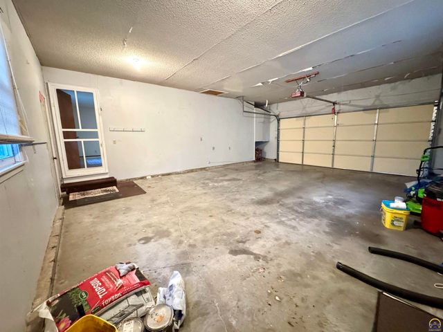 1702 Trowman Way, Emporia, KS 66801