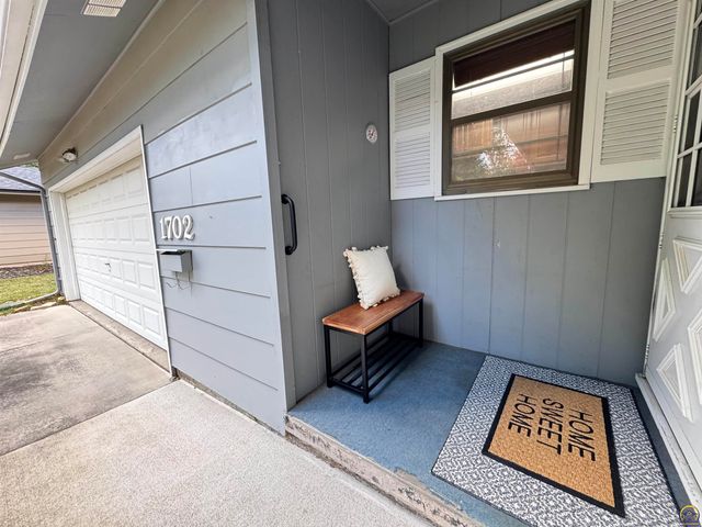 1702 Trowman Way, Emporia, KS 66801