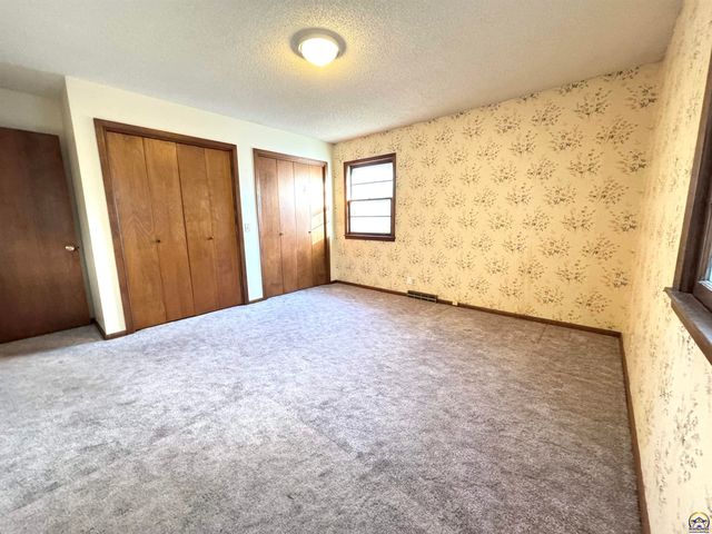 1702 Trowman Way, Emporia, KS 66801