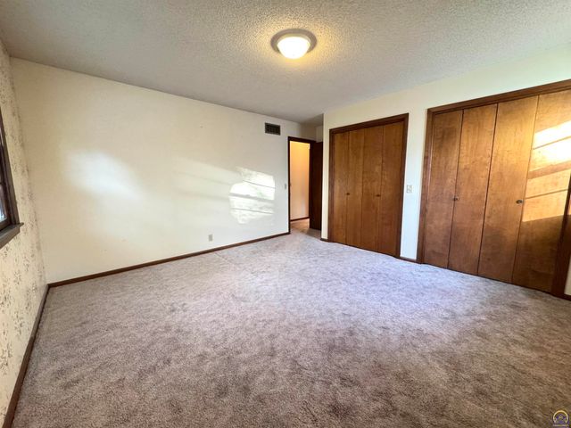 1702 Trowman Way, Emporia, KS 66801