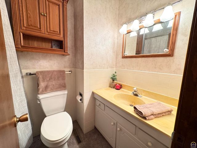 1702 Trowman Way, Emporia, KS 66801