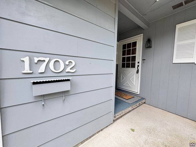 1702 Trowman Way, Emporia, KS 66801