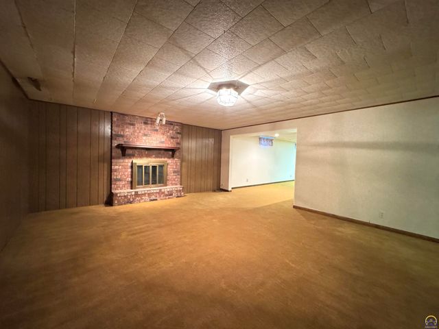 1702 Trowman Way, Emporia, KS 66801