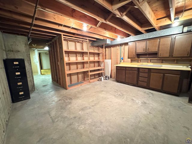 1702 Trowman Way, Emporia, KS 66801