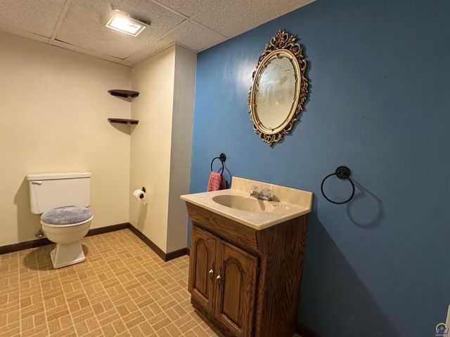 1702 Trowman Way, Emporia, KS 66801